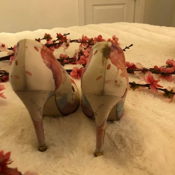 Shoes - Picture 4 of 5